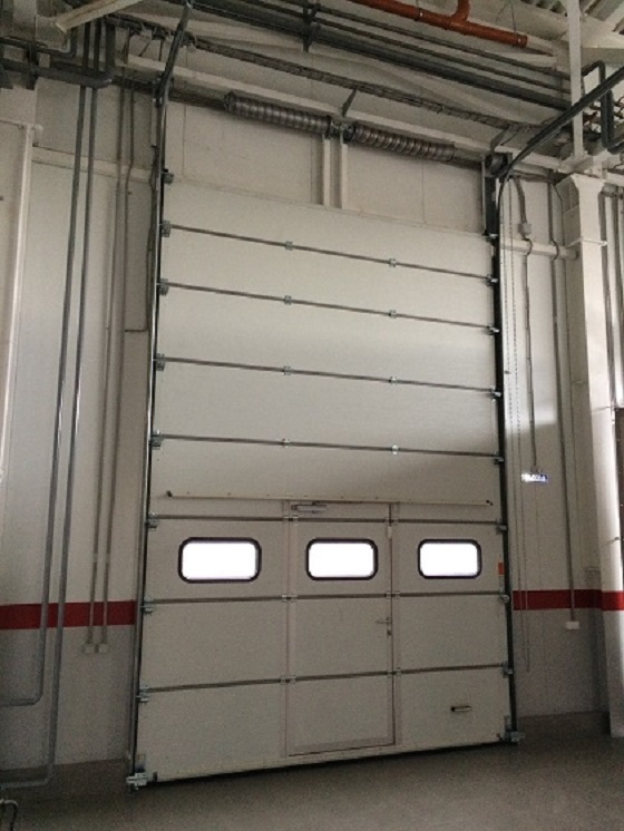 Промышленные секционные ворота &ldquo;Alutech&rdquo;, автосалон &ldquo;KIA&rdquo;, август 2016 г.